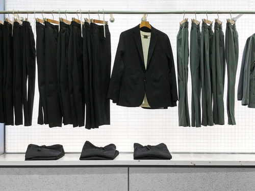 С чем носить мужские брюки